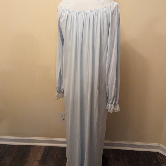 VINTAGE Shadow Line robe, light blue, nylon, rose details, size Medium - Picture 5 of 11